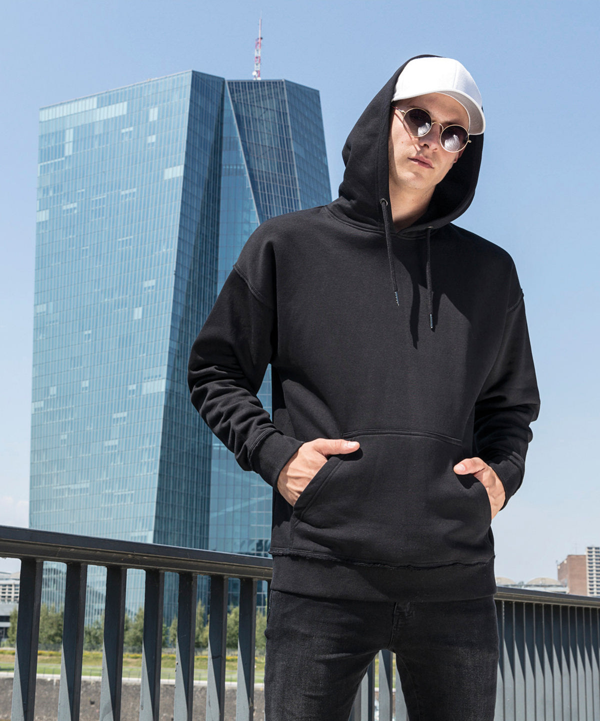 Tryck din logga på Hoodies från Build Your Brand - Anpassa Huvtröja i oversize-modell i färgen för företag, föreningar och privatpersoner