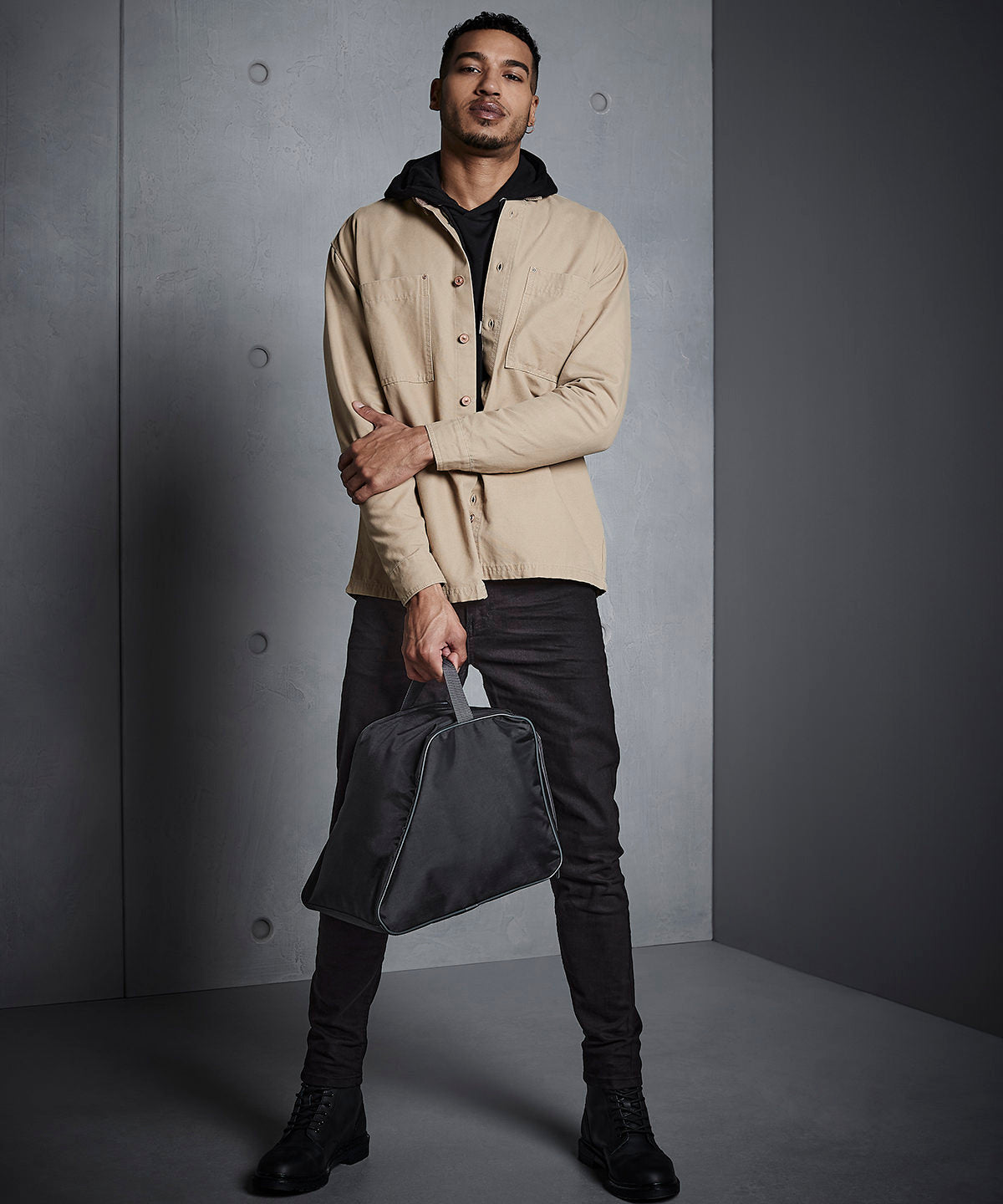 Tryck din logga på Väskor från Quadra - Anpassa Väska för vandringskängor i färgen för företag, föreningar och privatpersoner