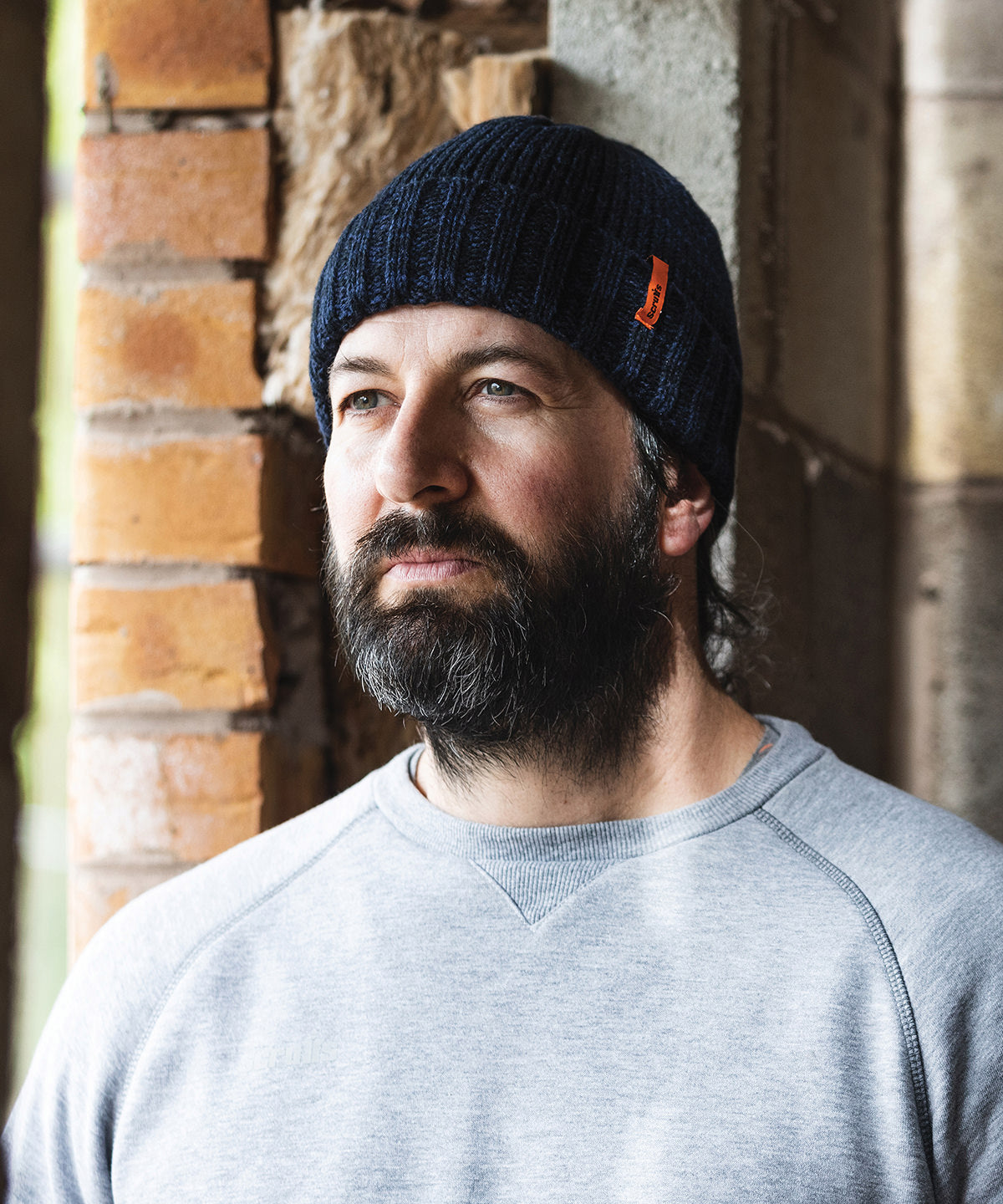 Tryck din logga på Mössor från Scruffs - Anpassa Trade mössa i färgen för företag, föreningar och privatpersoner