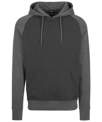 Tryck din logga på Hoodies från Build Your Brand - Anpassa Luvtröja i raglanmodell i färgen Mörkgrå för företag, föreningar och privatpersoner