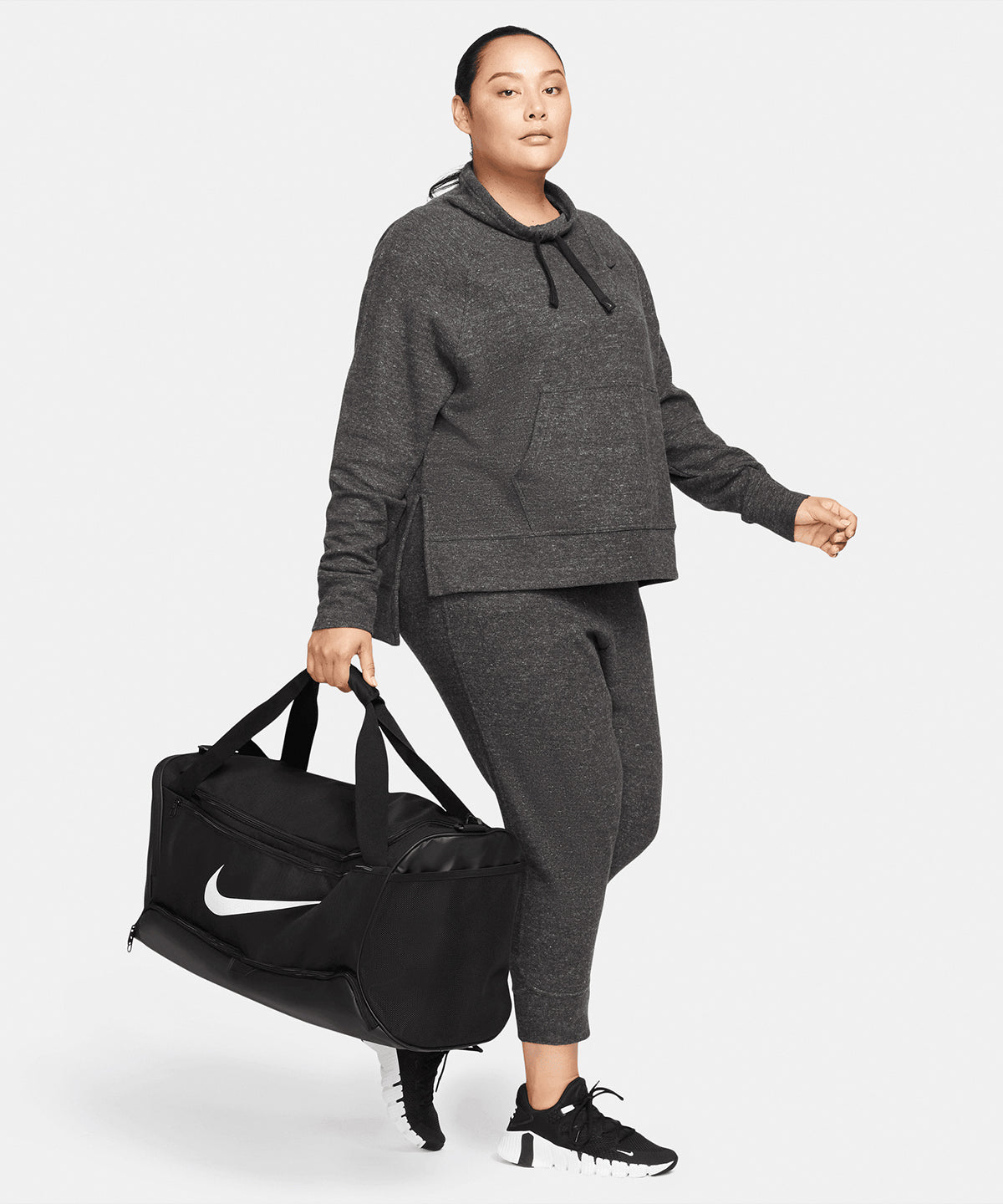 Tryck din logga på Väskor från Nike - Anpassa (NK371) Nike Brasilia 9.5 träningsväska medium i färgen för företag, föreningar och privatpersoner