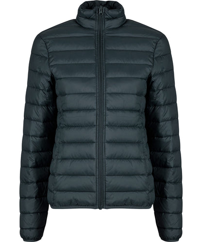 Tryck din logga på Jackor från New Morning Studios - Anpassa Dam lätt pufferjacka i färgen Mörkgrå för företag, föreningar och privatpersoner