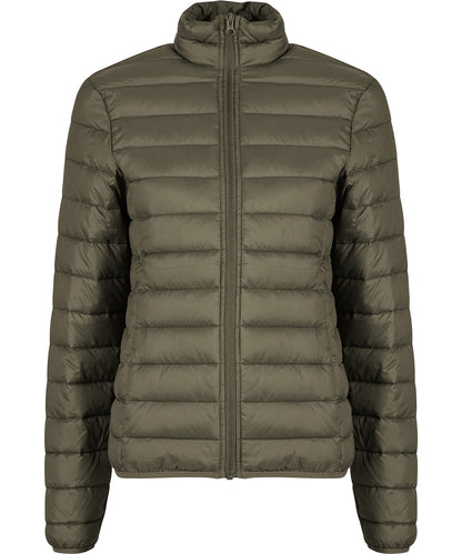 Tryck din logga på Jackor från New Morning Studios - Anpassa Dam lätt pufferjacka i färgen Oliv för företag, föreningar och privatpersoner