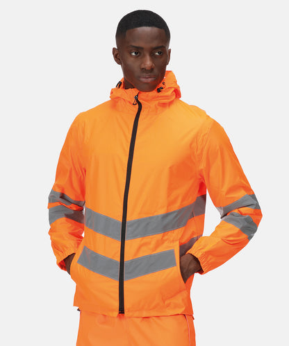 Tryck din logga på Jackor från Regatta High Visibility - Anpassa High-vis pro pack-away jacka i färgen för företag, föreningar och privatpersoner