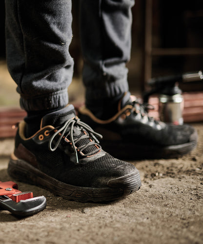 Tryck din logga på Träningsskor från Regatta Safety Footwear - Anpassa Crossfort S1 X-over metallfria säkerhetsskor i färgen för företag, föreningar och privatpersoner