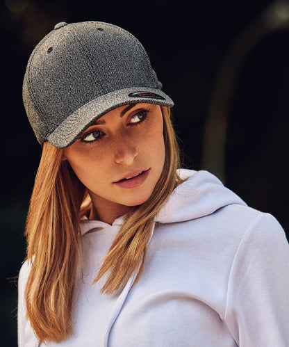 Tryck din logga på Kepsar från Flexfit by Yupoong - Anpassa Flexfit melange keps i färgen för företag, föreningar och privatpersoner