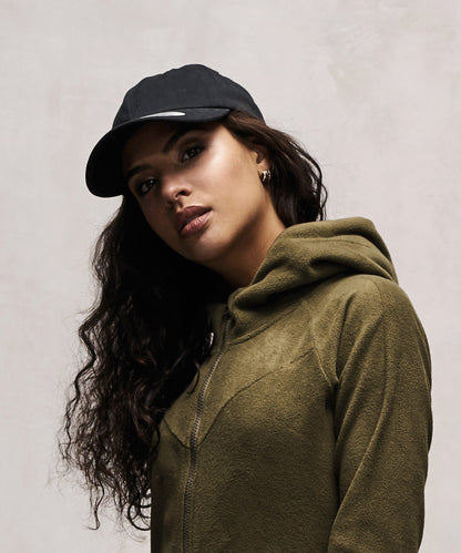 Tryck din logga på Kepsar från Flexfit by Yupoong - Anpassa Dad cap i peached bomullstwill i färgen för företag, föreningar och privatpersoner